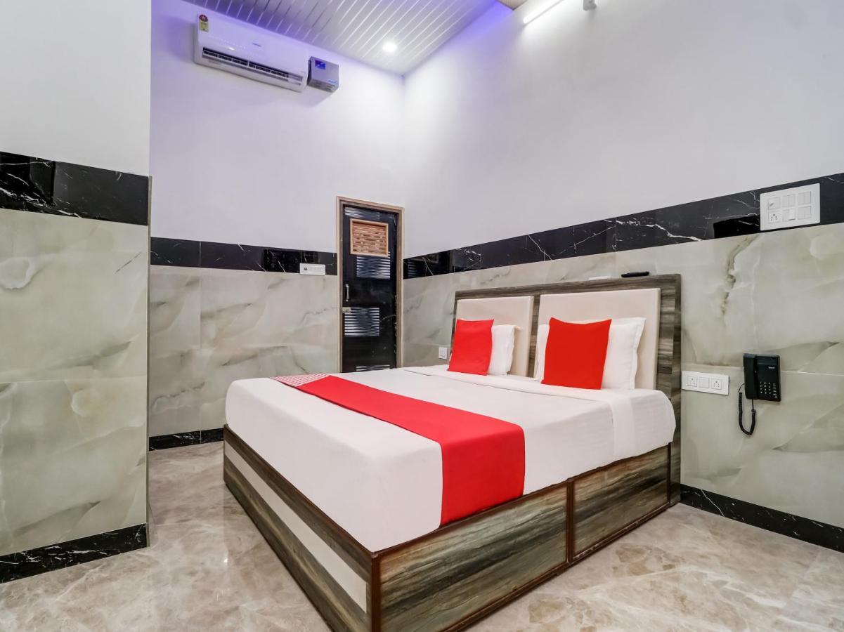 Oyo Flagship 83121 Hotel Rose Vip Saharanpur Exterior photo